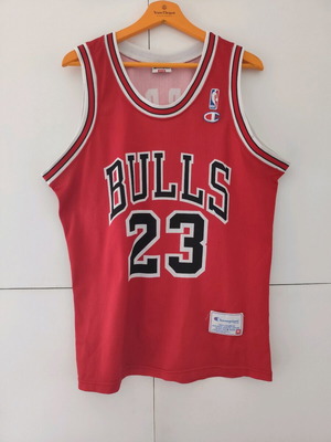Chicago Bulls NBA jersey used Michael Jordan 23 size Medium