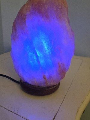Himalayan salt stone lamp with relaxing and beautiful lighting