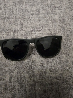 Polaroid sunglasses like new, black with case