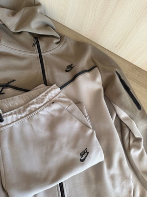 Nike tech fleece екип употребяван, размер XL, бежов