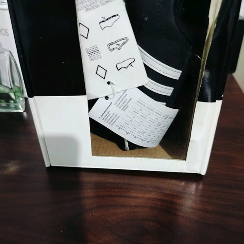 Baby shoes like new, size 19 (Pimpolho) and 21 (Adidas)