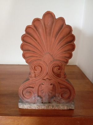 Vintage akrokeramo like new, 25cm height, signed