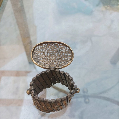 Brass buckle for woven askos used