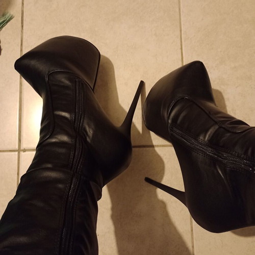 Pleaser Jubilant 3007 USA boots size 41 new with box black