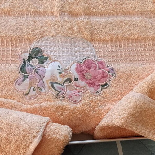 Towel set new, one large and two small