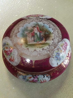 Royal Vienna Vintage Porcelain Bijouterie Box like new