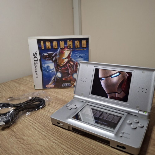 Nintendo DS Lite Silver like new with USB charging cable and game