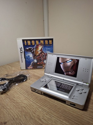 Nintendo DS Lite Silver like new with USB charging cable and game