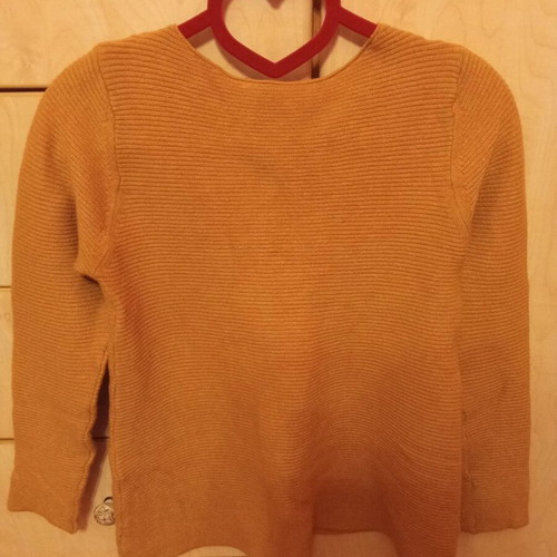 Yellow medium pullover like new