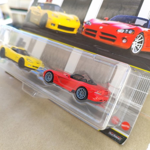 Hot Wheels Premium 2-Pack: 2012 Corvette Z06 & 2003 Dodge Viper SRT-10