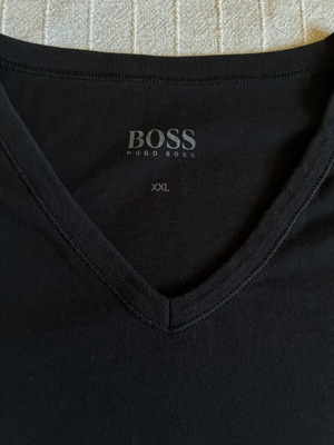 Boss Hugo Boss black v-neck t-shirt XXL, excellent pre-loved condition