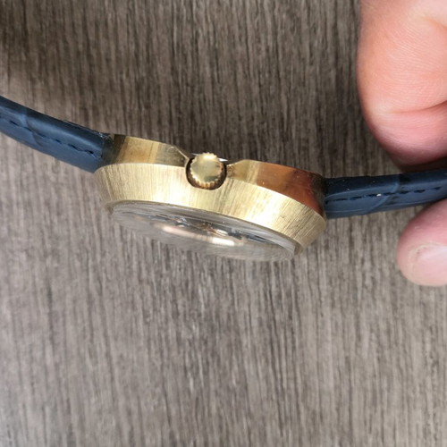 Electronic watch used from the 70s with blue dial 40mm and crown