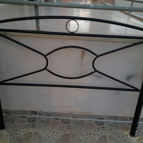 Metal single bed frame like new with slats 90x200 cm