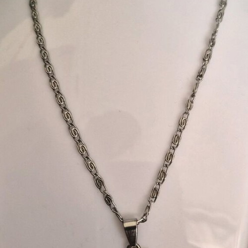 Crescent moon pendant used with carved designs silver color