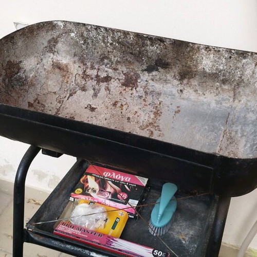 Charcoal grill used without grates with storage tray