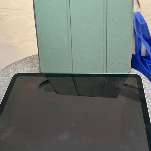 Apple iPad Air 4th Gen 64GB WiFi and Cellular Like New with Case