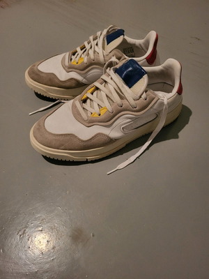 Adidas ανδρικά sneakers μεταχειρισμένα, νούμερο 40 και 2/3, άσπρα