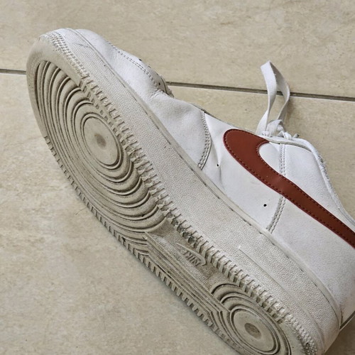 Παπούτσια γυναικεία Nike Air μεταχειρισμένα, άσπρο-κόκκινο, μέγεθος 43