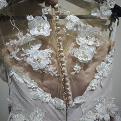 Wedding dress like new, size M, white with lace details