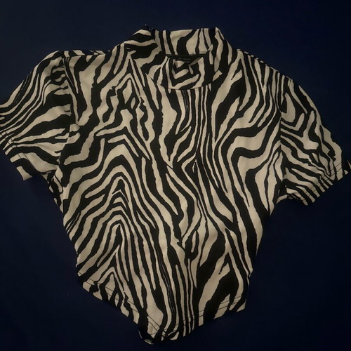 Zebre short-sleeve top with open back like new, size S