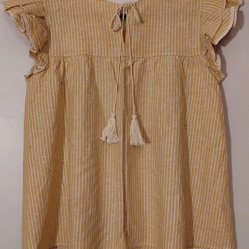 Bee Me yellow t-shirt like new, size XS/S