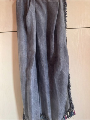 Scarf and shawl like new, gray
