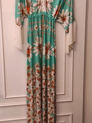 Long dress like new, turquoise with fringes and daisies, one size