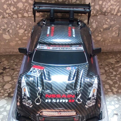 Τηλεκατευθυνόμενο αυτοκινητάκι rc drift 4*4 καινούργιο με χειριστήριο και επαναφορτιζόμενη μπαταρία