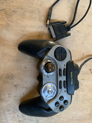Saitek P750 controller like new with USB connection black