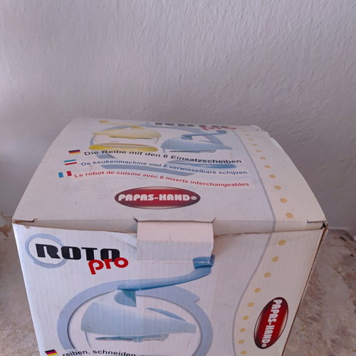 Grater with 6 application discs like new
