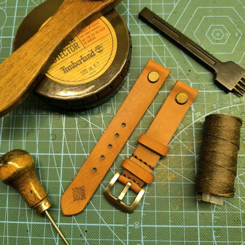 Handmade leather watch strap with Chicago screw for fixed lugs