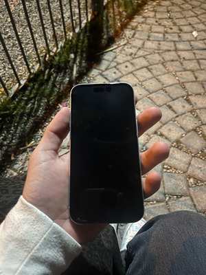 iPhone 15 σαν καινούργιο με θήκη, MagSafe και προστατευτικό κάμερας