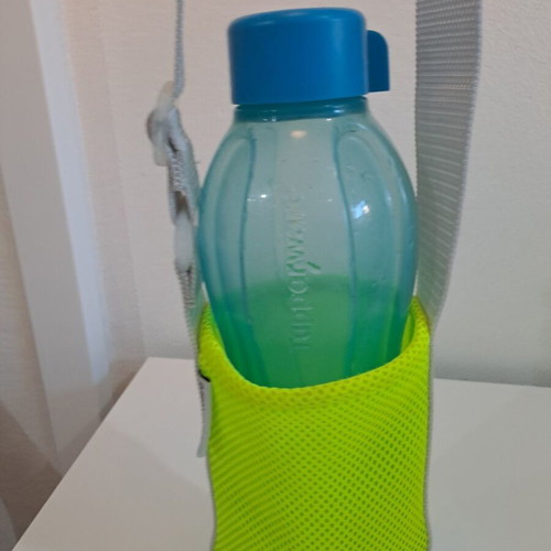 Tupperware bottle bag and Eco bottle 2L like new