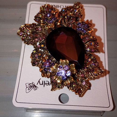 Brooch medallion Violet Rouge new with multicolor crystals