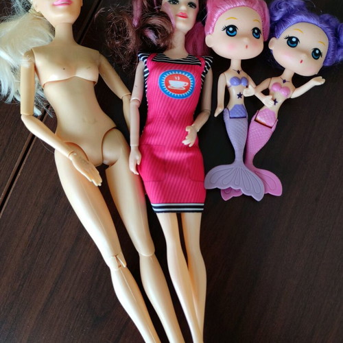 Dolls used, two regular and two mermaid dolls