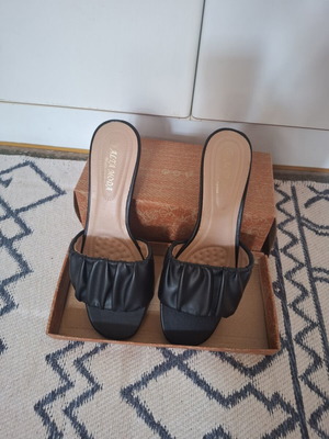 Black Alta Moda mules kitten heels size 38 like new