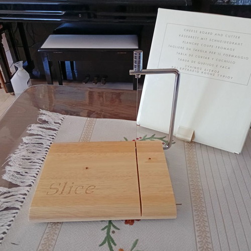 Wooden cheese board with cutter new