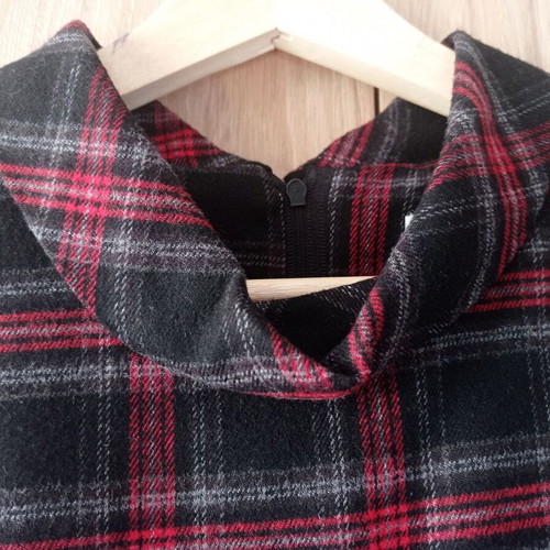 Short dress in mod style like new, plaid black and red