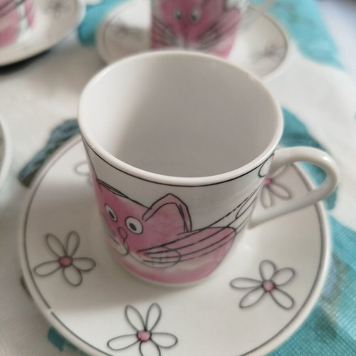 Serving set of 6 cups and saucers like new