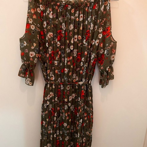 Pleated dress new, one size, green