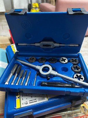 Tap and die set like new, HSS steel