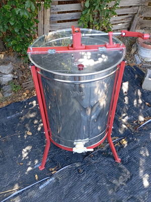 Mineli 4-frame manual honey extractor like new