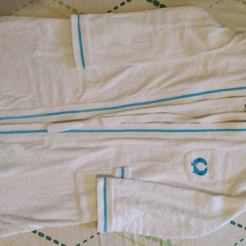 White unisex bathrobe used, large size, 100% cotton