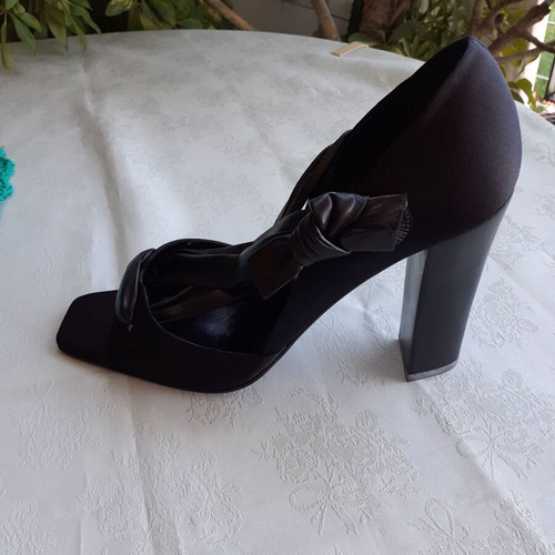 Yves Saint Laurent Black Pumps New Size 38