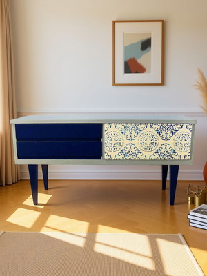 Lowboard αναπαλαιωμένο με μαντάλα μοτίβα σε γκριζογάλαζες και λευκές αποχρώσεις