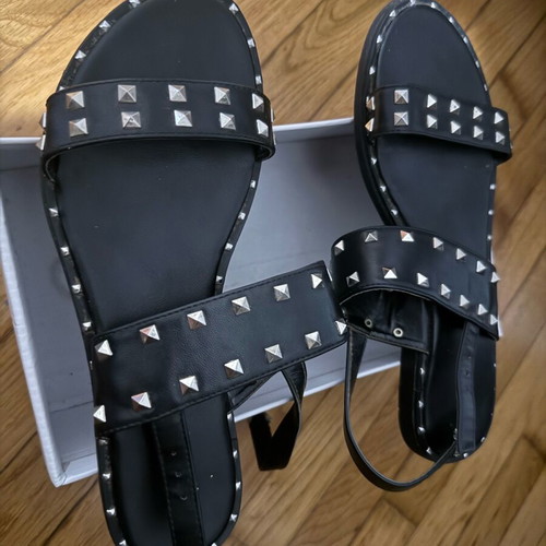 Sandals used with studs, size 40, black
