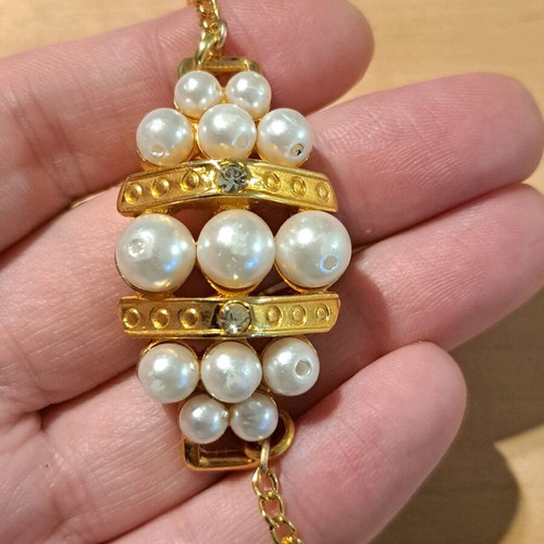 Vintage bracelet like new with pearls and rhinestones in gold color