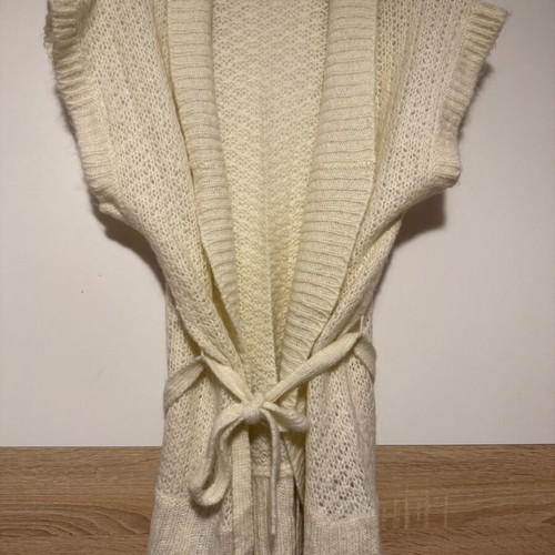 More&More sleeveless knitted vest like new, cream with belt