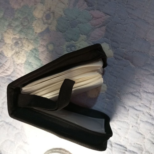 CD case like new with zipper for 40 CDs, elegant pouch