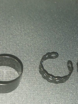 Set of 5 black rings new